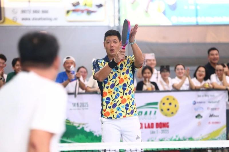 Diễn viên Bình Minh tạo sức hút đặc biệt trên sân pickleball- Ảnh 2. Diễn viên Bình Minh tạo sức hút đặc biệt trên sân pickleball- Ảnh 2.