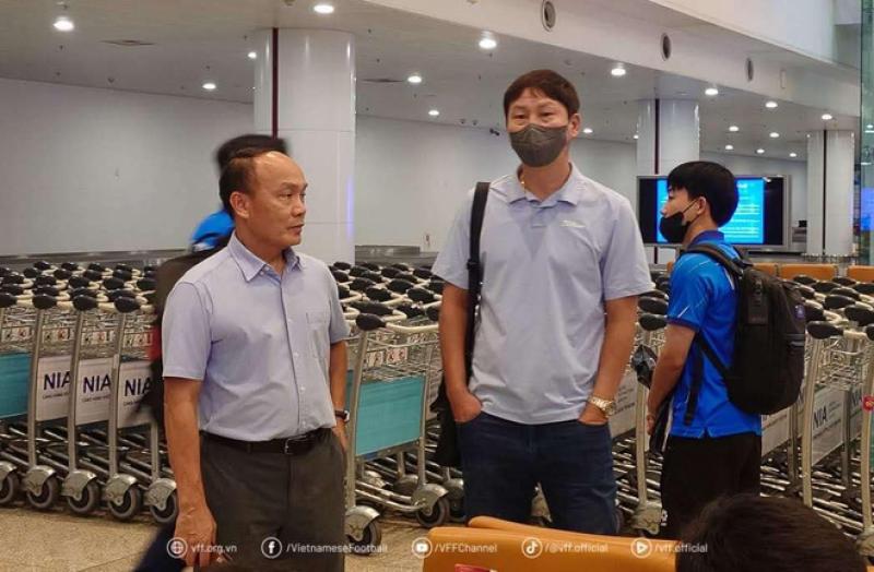 HLV Kim Sang-sik nói gì trước khi tạm biệt đội tuyển Việt Nam, bao giờ hội quân trở lại?- Ảnh 1. HLV Kim Sang-sik nói gì trước khi tạm biệt đội tuyển Việt Nam, bao giờ hội quân trở lại?- Ảnh 1.