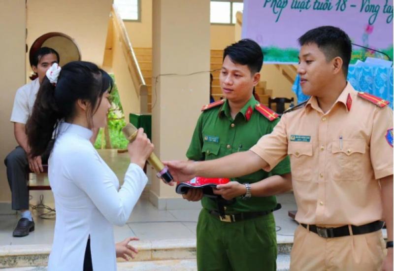 Thượng úy cảnh sát với 102 cuộc tuyên truyền pháp luật - Ảnh 2.