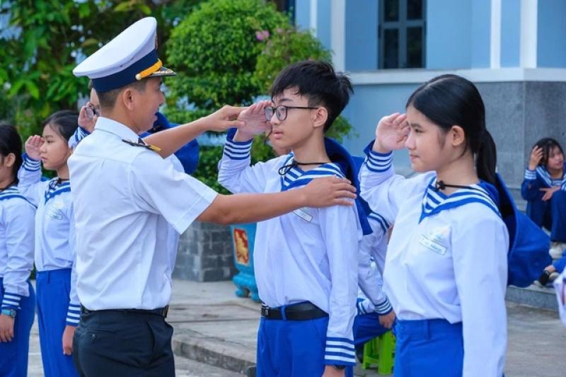 Học kỳ quân đội ươm mầm yêu nước tại Vùng 2 Hải quân - Ảnh 3.