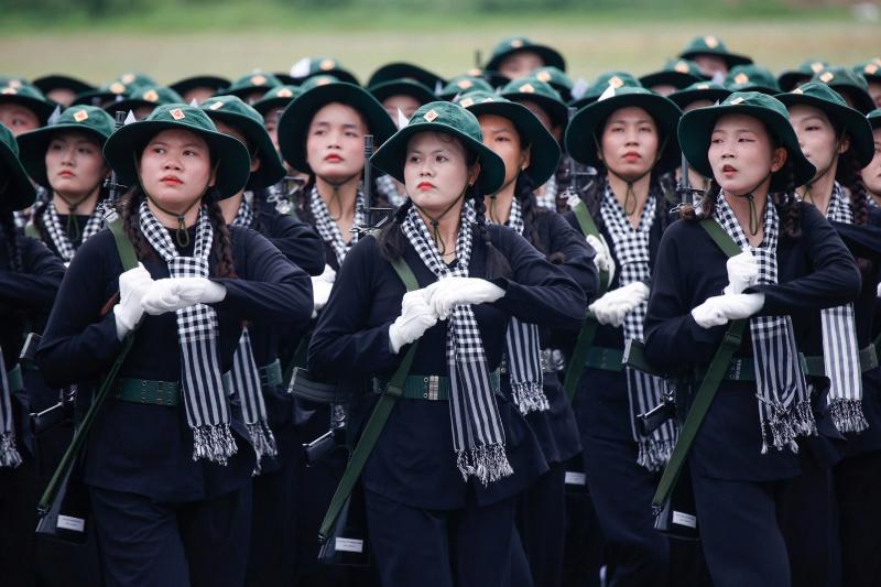 Hàng nghìn nữ chiến sĩ đổ mồ hôi trong buổi hợp luyện nhiệm vụ A80- Ảnh 12. Hàng nghìn nữ chiến sĩ đổ mồ hôi trong buổi hợp luyện nhiệm vụ A80- Ảnh 12.