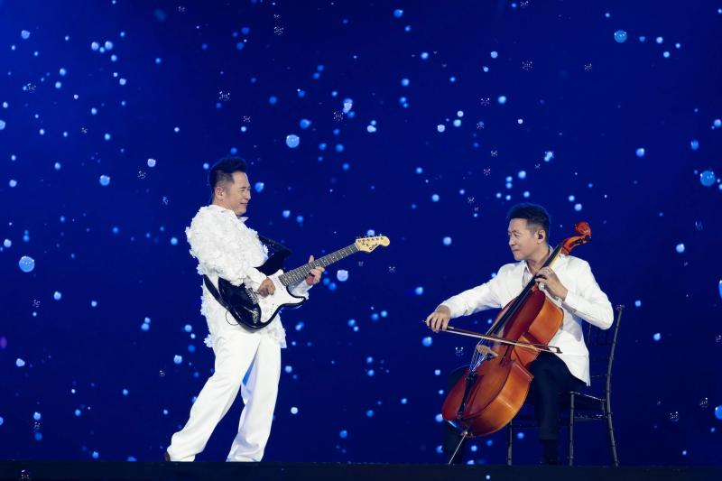 MC Anh Tuấn liều lĩnh 'cháy' cùng dàn 'Anh trai vượt ngàn chông gai' - Ảnh 3.