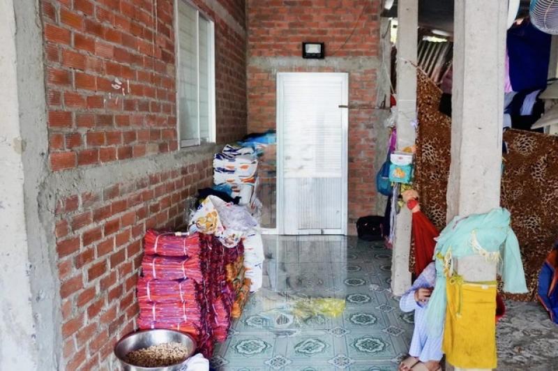 Bệnh viện Mắt TP.HCM tặng xe máy cho ông lão bán vé số 'nuôi 10 miệng ăn'- Ảnh 9. Bệnh viện Mắt TP.HCM tặng xe máy cho ông lão bán vé số 'nuôi 10 miệng ăn'- Ảnh 9.