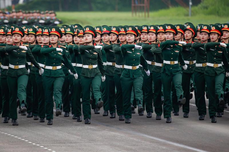 Hàng nghìn nữ chiến sĩ đổ mồ hôi trong buổi hợp luyện nhiệm vụ A80- Ảnh 4. Hàng nghìn nữ chiến sĩ đổ mồ hôi trong buổi hợp luyện nhiệm vụ A80- Ảnh 4.