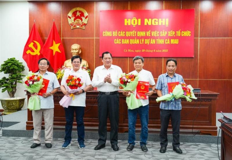 Cà Mau: Giải thể ban quản lý dự án cấp huyện, hợp nhất theo chuyên ngành - Ảnh 1.