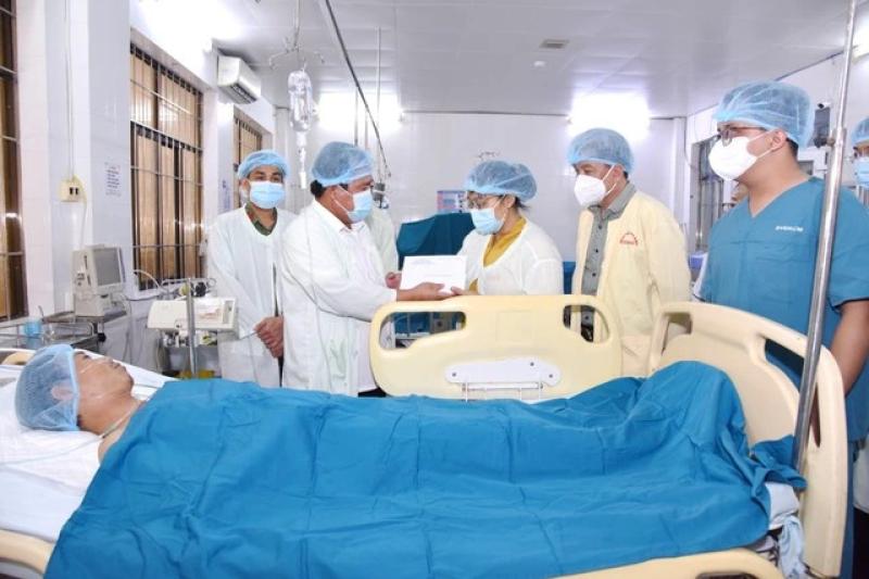 Cà Mau: Cán bộ bảo vệ ANTT bị đâm đã qua cơn nguy kịch- Ảnh 1. Cà Mau: Cán bộ bảo vệ ANTT bị đâm đã qua cơn nguy kịch- Ảnh 1.