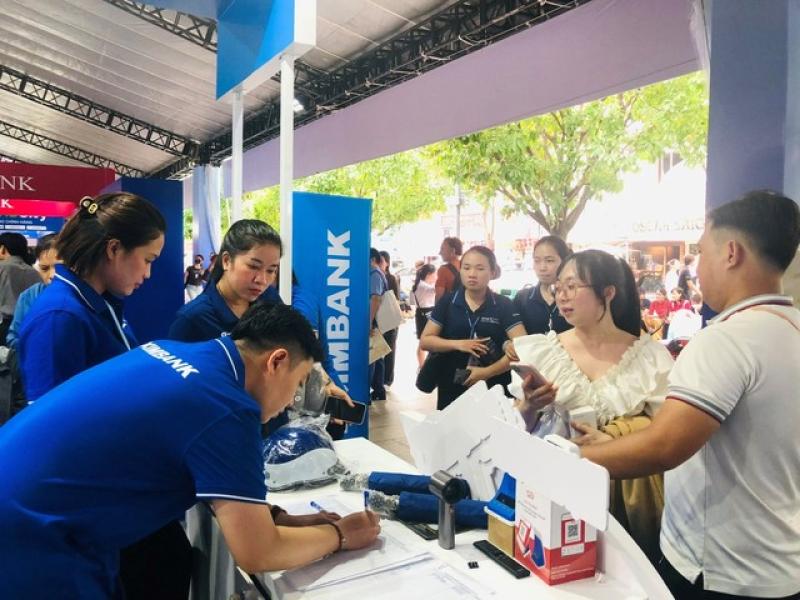 Eximbank khuấy động ngày không tiền mặt với các giải pháp tài chính số tiện lợi - Ảnh 2.