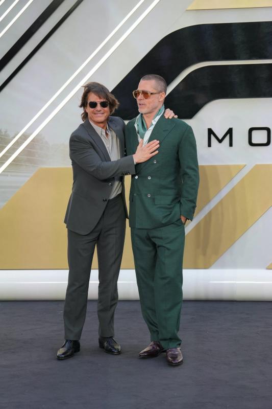 Tom Cruise và Brad Pitt gây chú ý khi tái ngộ sau 24 năm - Ảnh 4.