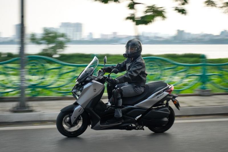 Yamaha XMAX 300: Mẫu maxi-scooter hiện đại, cân cả tốc độ, tiện nghi và công nghệ - Ảnh 2.