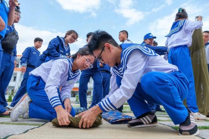 Học kỳ quân đội ươm mầm yêu nước tại Vùng 2 Hải quân - Ảnh 2.