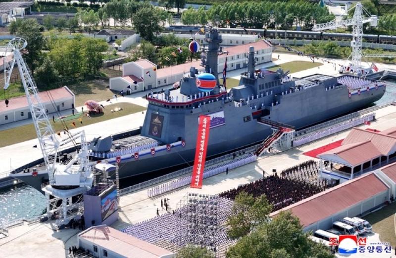 Ông Kim Jong-un thị sát tàu khu trục mới, tiết lộ kế hoạch đóng thêm chiến hạm- Ảnh 2. Ông Kim Jong-un thị sát tàu khu trục mới, tiết lộ kế hoạch đóng thêm chiến hạm- Ảnh 2.