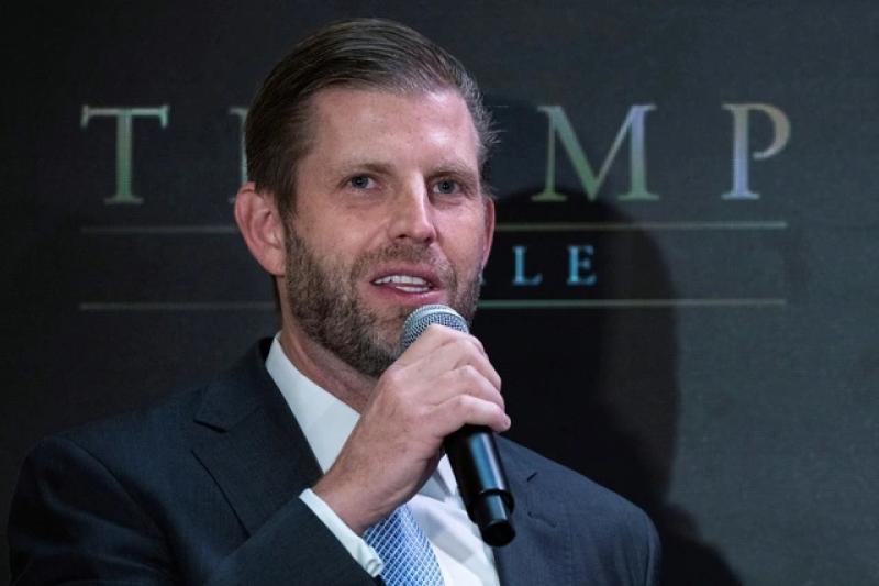 Tập đoàn của ông Trump ra mắt mạng di động Trump Mobile, điện thoại 499 USD - Ảnh 1.
