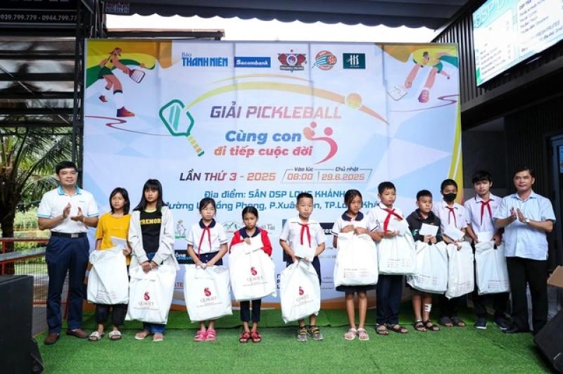 Giải pickleball nghĩa tình hướng về trẻ mồ côi- Ảnh 1. Giải pickleball nghĩa tình hướng về trẻ mồ côi- Ảnh 1.