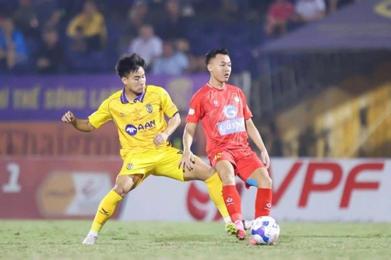 Lịch thi đấu V-League hôm nay: Nỗi buồn trận derby bóng đá trẻ, HAGL có đẩy SLNA xuống hạng?- Ảnh 1. Lịch thi đấu V-League hôm nay: Nỗi buồn trận derby bóng đá trẻ, HAGL có đẩy SLNA xuống hạng?- Ảnh 1.