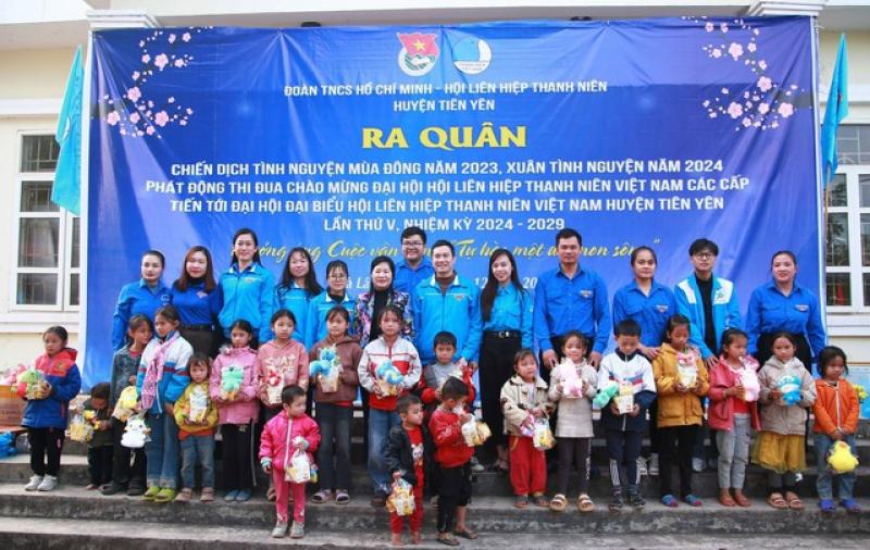Ra quân Chiến dịch 'Tình nguyện mùa đông' và 'Xuân tình nguyện'- Ảnh 1. Ra quân Chiến dịch 'Tình nguyện mùa đông' và 'Xuân tình nguyện'- Ảnh 1.
