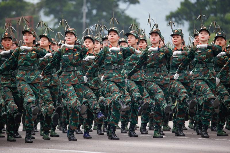 Hàng nghìn nữ chiến sĩ đổ mồ hôi trong buổi hợp luyện nhiệm vụ A80- Ảnh 8. Hàng nghìn nữ chiến sĩ đổ mồ hôi trong buổi hợp luyện nhiệm vụ A80- Ảnh 8.