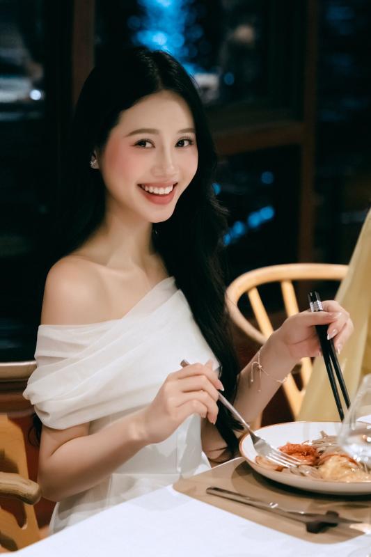 Nhan sắc người đẹp được ví 'bản sao' Đỗ Thị Hà tại Hoa hậu Việt Nam - Ảnh 9.