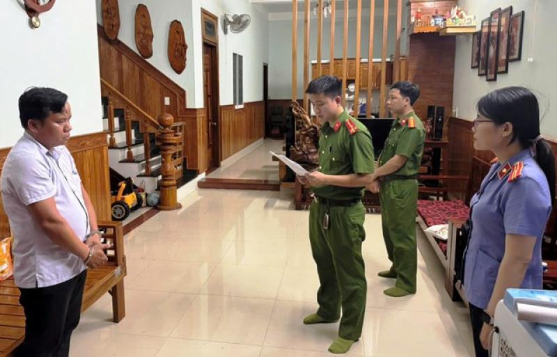 QuảngNam: Bắt giam 2 bị can vi phạm quy định bồi thường, hỗ trợ tái định cư- Ảnh 1. QuảngNam: Bắt giam 2 bị can vi phạm quy định bồi thường, hỗ trợ tái định cư- Ảnh 1.
