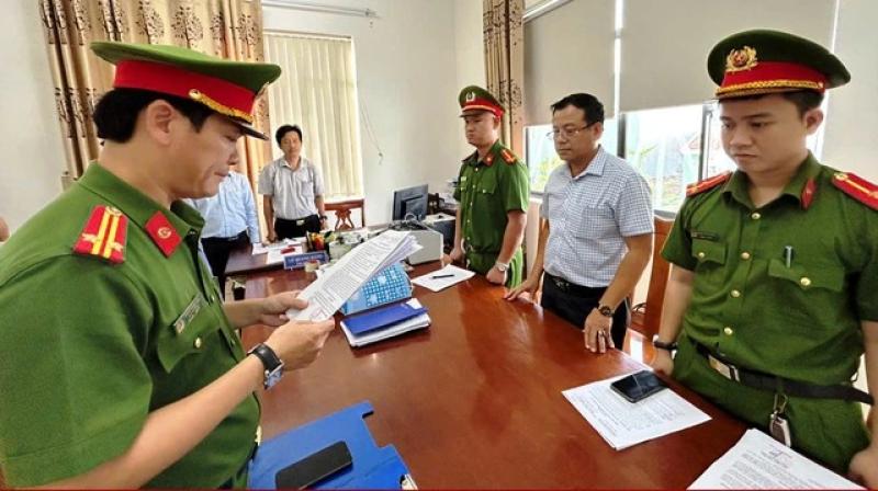 Quảng Nam: Bắt giam 2 bị can vi phạm quy định bồi thường, hỗ trợ tái định cư- Ảnh 2. Quảng Nam: Bắt giam 2 bị can vi phạm quy định bồi thường, hỗ trợ tái định cư- Ảnh 2.
