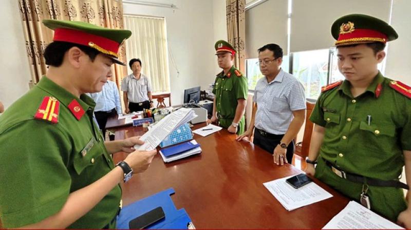 QuảngNam: Bắt giam 2 bị can vi phạm quy định bồi thường, hỗ trợ tái định cư- Ảnh 2. QuảngNam: Bắt giam 2 bị can vi phạm quy định bồi thường, hỗ trợ tái định cư- Ảnh 2.