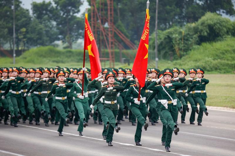 Hàng nghìn nữ chiến sĩ đổ mồ hôi trong buổi hợp luyện nhiệm vụ A80- Ảnh 3. Hàng nghìn nữ chiến sĩ đổ mồ hôi trong buổi hợp luyện nhiệm vụ A80- Ảnh 3.
