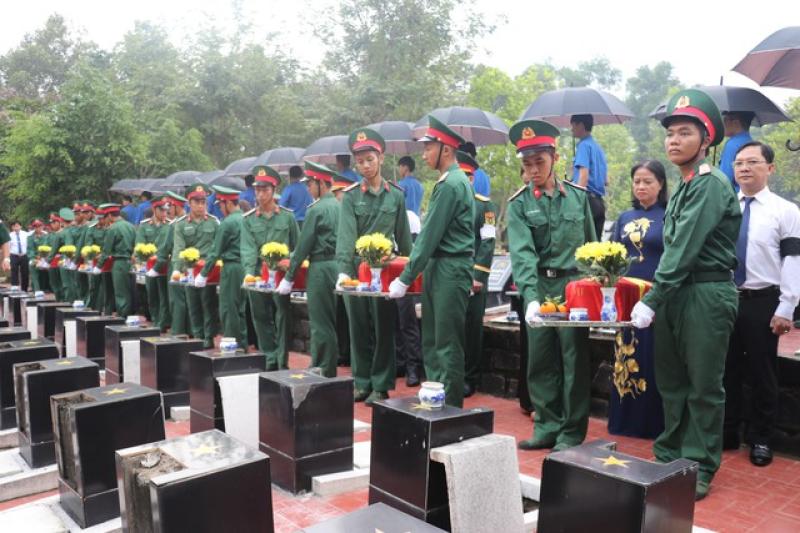 Bình Phước: Trang trọng lễ truy điệu, an táng 89 hài cốt liệt sĩ - Ảnh 4.