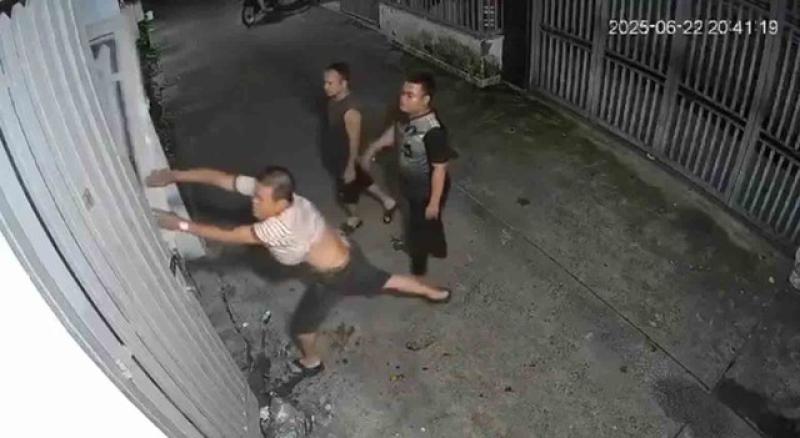 Nạn karaoke tra tấn hàng xóm: Khi nào mới chấm dứt tình trạng này? - Ảnh 1. Nạn karaoke tra tấn hàng xóm: Khi nào mới chấm dứt tình trạng này? - Ảnh 1.