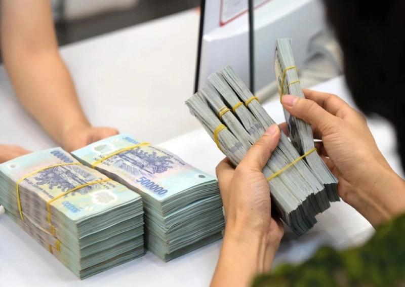 Tiền vẫn chảy vào ngân hàng- Ảnh 1. Tiền vẫn chảy vào ngân hàng- Ảnh 1.