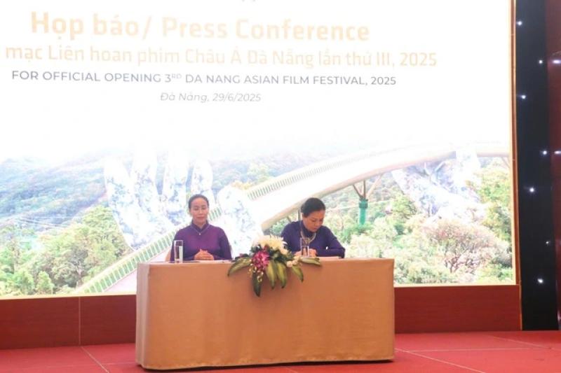 'Mưa trên cánh bướm' có được ưu ái ở Liên hoan phim châu Á Đà Nẵng?- Ảnh 3. 'Mưa trên cánh bướm' có được ưu ái ở Liên hoan phim châu Á Đà Nẵng?- Ảnh 3.