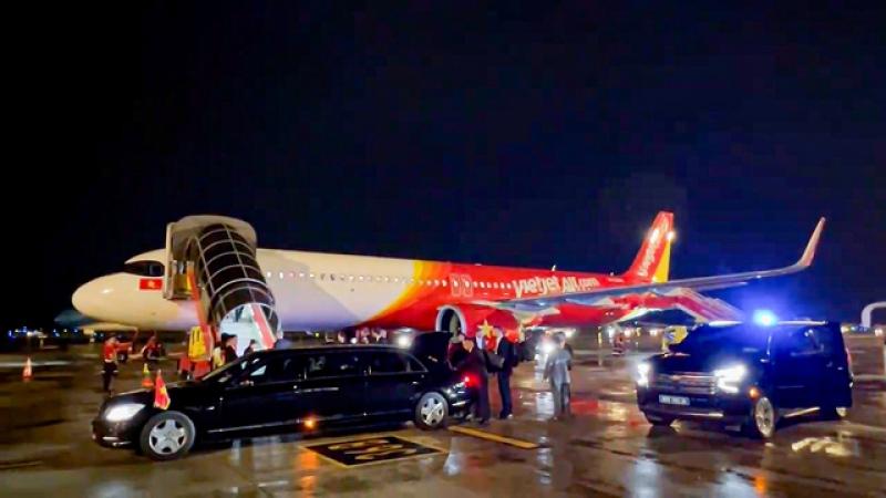 Tổng thống Litva đến Hà Nội trên chuyên cơ Vietjet- Ảnh 3. Tổng thống Litva đến Hà Nội trên chuyên cơ Vietjet- Ảnh 3.
