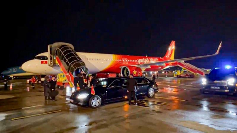 Tổng thống Litva đến Hà Nội trên chuyên cơ Vietjet- Ảnh 4. Tổng thống Litva đến Hà Nội trên chuyên cơ Vietjet- Ảnh 4.