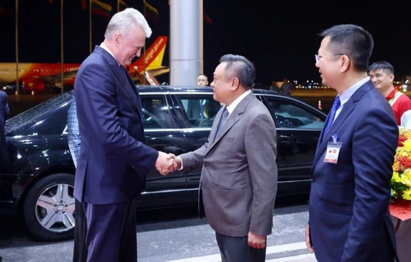 Tổng thống Litva đến Hà Nội trên chuyên cơ Vietjet- Ảnh 6. Tổng thống Litva đến Hà Nội trên chuyên cơ Vietjet- Ảnh 6.