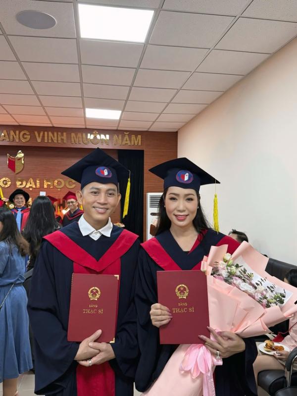 Trịnh Kim Chi, Hoàng Mập, Hạnh Thúy nhận bằng tốt nghiệp thạc sĩ- Ảnh 5. Trịnh Kim Chi, Hoàng Mập, Hạnh Thúy nhận bằng tốt nghiệp thạc sĩ- Ảnh 5.