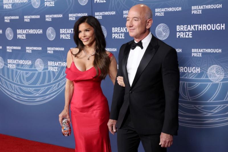 Căng thẳng trước lễ cưới tỉ phú Jeff Bezos - Ảnh 1.
