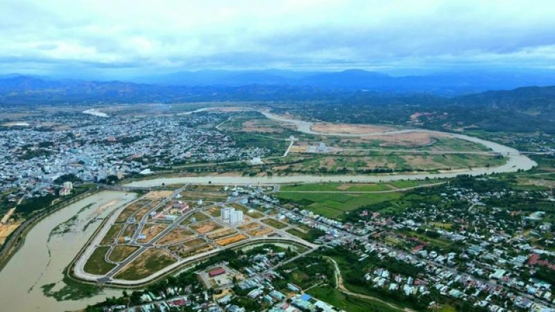 Hỗ trợ mỗi người 25 triệu đồng khi đến Quảng Ngãi làm việc sau sáp nhập - Ảnh 1.