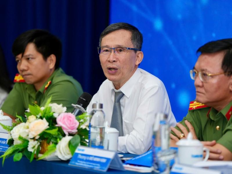 Tiến sĩ Huỳnh Văn Thông: Chống tin giả phải thực sự là một cuộc chiến- Ảnh 1. Tiến sĩ Huỳnh Văn Thông: Chống tin giả phải thực sự là một cuộc chiến- Ảnh 1.