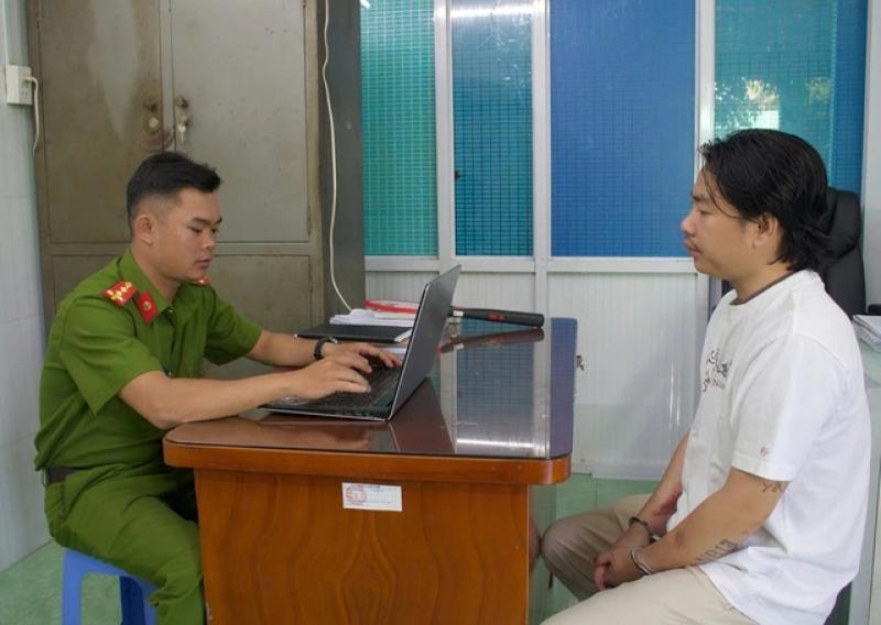 Tạm giữ tài xế gây tai nạn đặc biệt nghiêm trọng trên đường Kinh Dương Vương - Ảnh 1.