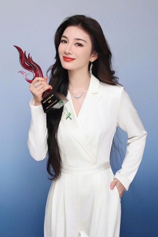 'Tiểu Yến Tử' Huỳnh Dịch bị chỉ trích vì EQ thấp - Ảnh 1.