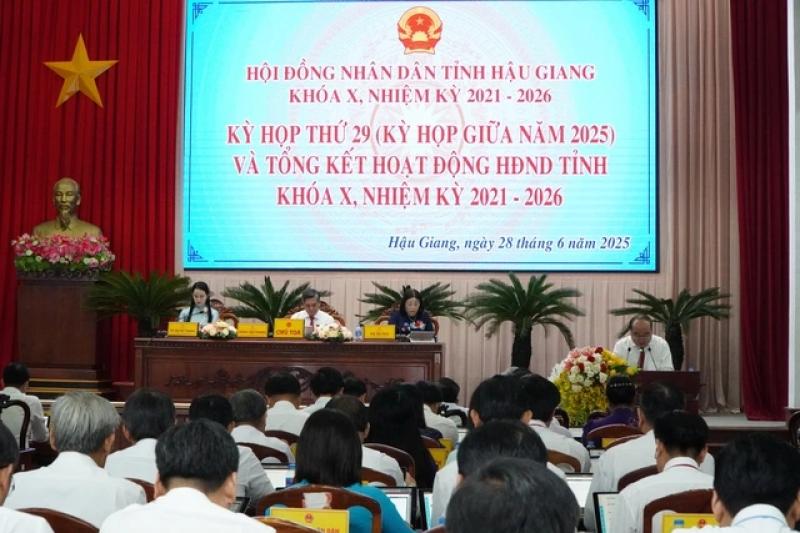 Hậu Giang thông qua 4 nghị quyết trong kỳ họp ‘sớm hơn thường lệ’- Ảnh 1. Hậu Giang thông qua 4 nghị quyết trong kỳ họp ‘sớm hơn thường lệ’- Ảnh 1.