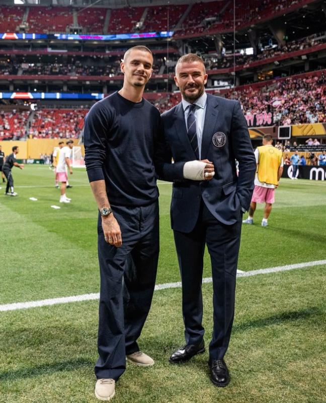 Sức khỏe hiện tại của David Beckham sau ca phẫu thuật chấn thương cổ tay - Ảnh 1. Sức khỏe hiện tại của David Beckham sau ca phẫu thuật chấn thương cổ tay - Ảnh 1.