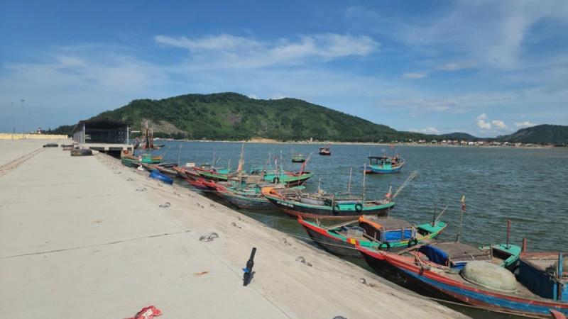Đầu tư hàng trăm tỉ, cảng cá vẫn không 'đón' được tàu- Ảnh 2. Đầu tư hàng trăm tỉ, cảng cá vẫn không 'đón' được tàu- Ảnh 2.