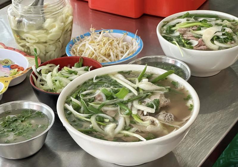 Phường Xuân Hòa có 'cơm nhà giàu' nổi tiếng ở TP.HCM: Còn quán quen nào nữa? - Ảnh 8.