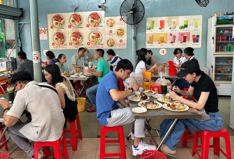 'Bí mật' ở quán cơm tấm duy nhất TP.HCM 3 năm liền được Michelin gọi tên - Ảnh 1.