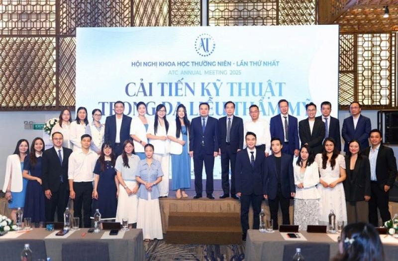 200 bác sĩ, nhân viên y tế tham dự hội nghị khoa học Ánh Tú Clinic 2025 - Ảnh 1.