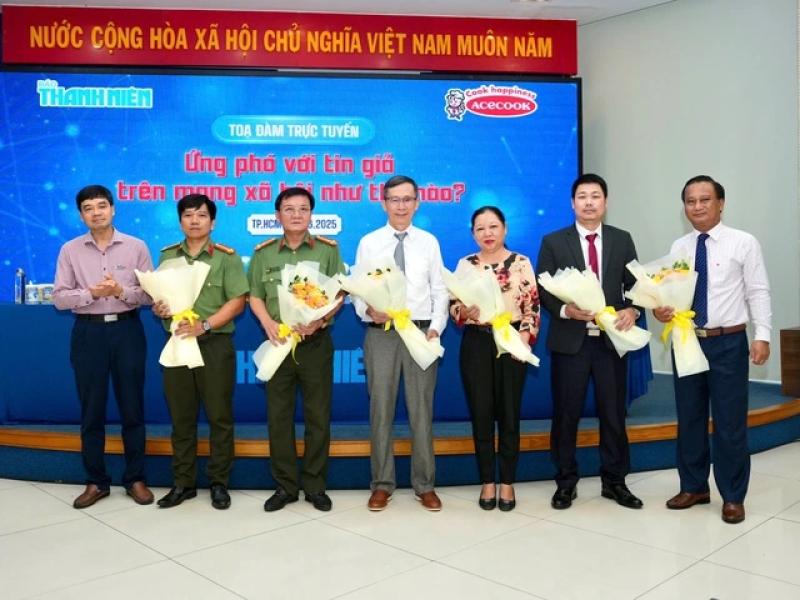 Tiến sĩ Huỳnh Văn Thông: Chống tin giả phải thực sự là một cuộc chiến- Ảnh 3. Tiến sĩ Huỳnh Văn Thông: Chống tin giả phải thực sự là một cuộc chiến- Ảnh 3.