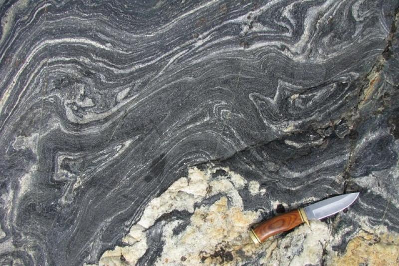 Săn lùng đá cổ nhất thế giới tại Nuvvuagittuq Greenstone ở Canada - Ảnh 1. Săn lùng đá cổ nhất thế giới tại Nuvvuagittuq Greenstone ở Canada - Ảnh 1.
