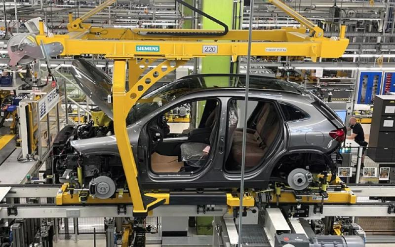 Dây chuyền sản xuất ô tô ngưng trệ do Trung Quốc kiểm soát đất hiếm - Ảnh 1. Dây chuyền sản xuất ô tô ngưng trệ do Trung Quốc kiểm soát đất hiếm - Ảnh 1.