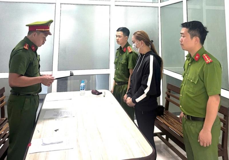 Khởi tố nữ giám đốc sản xuất, buôn bán kem dưỡng da, chống nắng là hàng giả- Ảnh 2. Khởi tố nữ giám đốc sản xuất, buôn bán kem dưỡng da, chống nắng là hàng giả- Ảnh 2.