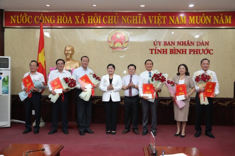 Bình Phước có 17 lãnh đạo nghỉ hưu trước tuổi theo quy định mới- Ảnh 2. Bình Phước có 17 lãnh đạo nghỉ hưu trước tuổi theo quy định mới- Ảnh 2.