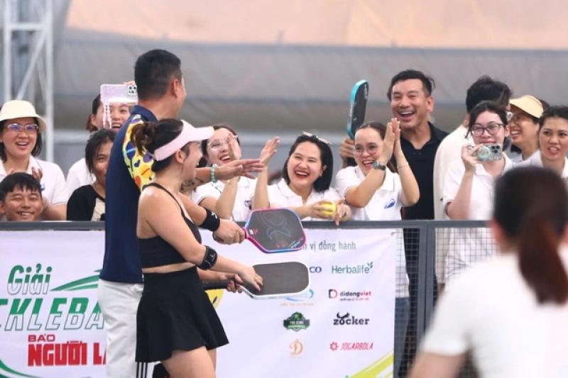 Diễn viên Bình Minh tạo sức hút đặc biệt trên sân pickleball- Ảnh 3. Diễn viên Bình Minh tạo sức hút đặc biệt trên sân pickleball- Ảnh 3.